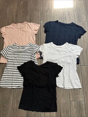 Laura Conrad women’s size medium cotton t shirt bundle. White, black, peach